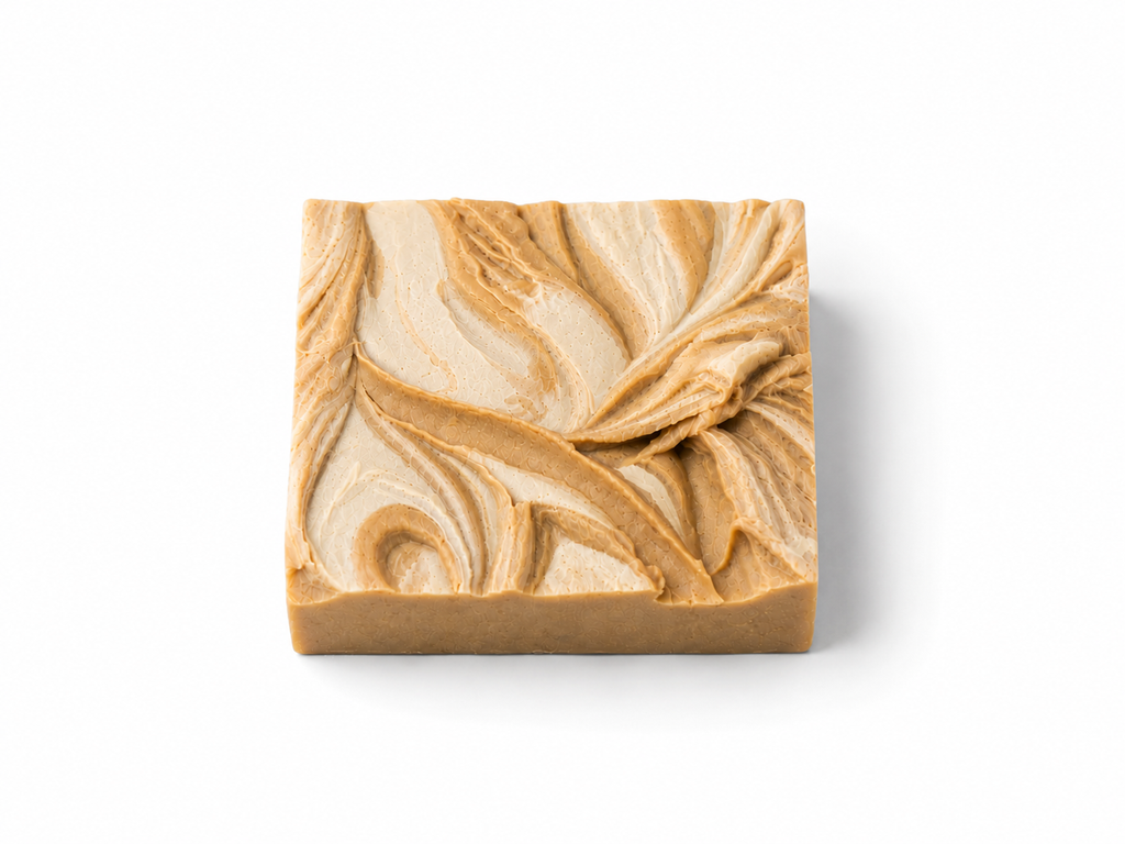 Savon au beurre de karité lavande & citronnelle M&J, marbrage caramel, sur fond blanc